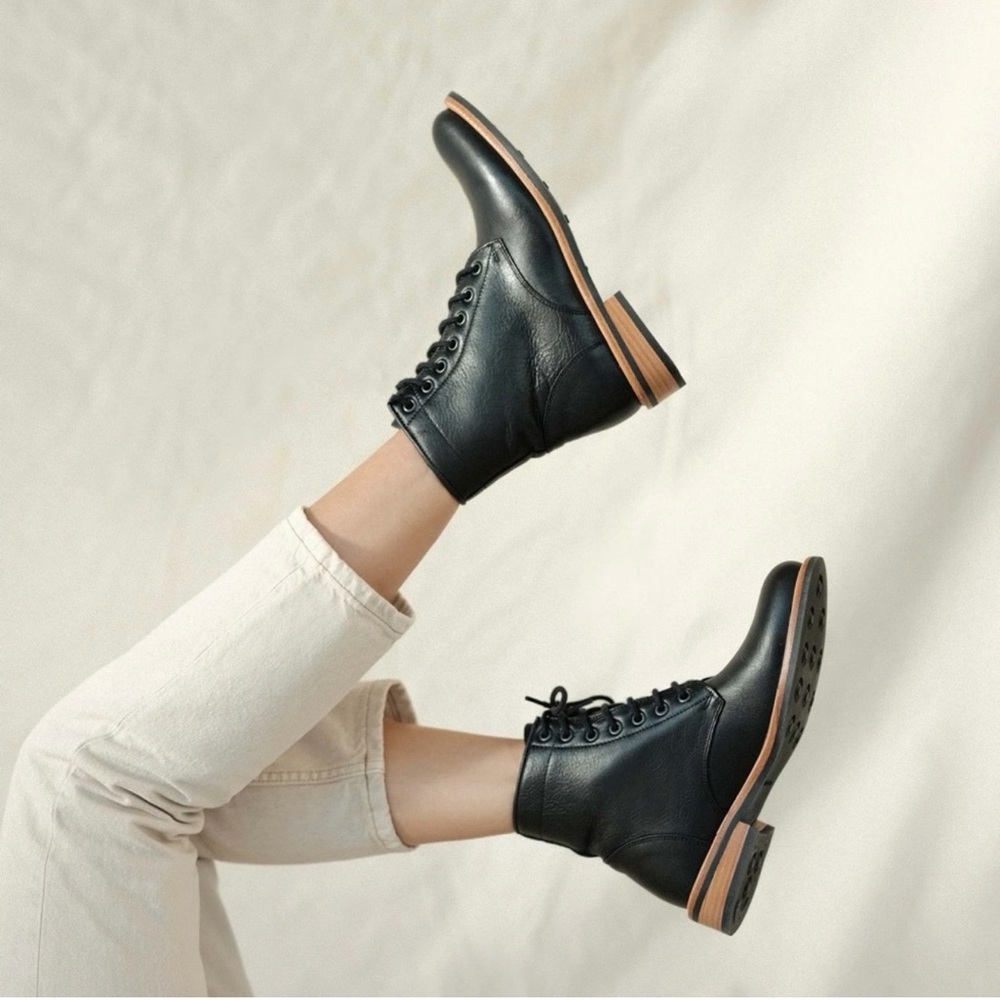 Women nisolo Amalia Black Leather Lace-Up Boot - Classic Casual Style